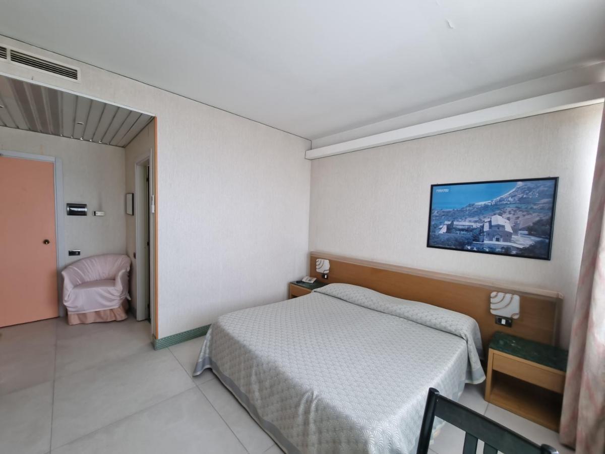Hotel Thema Rocca San Giovanni Zewnętrze zdjęcie